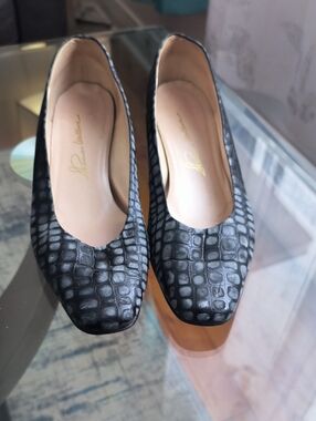 Croc-Embossed Black Square-Toe Flats by Thomas Wallace Size 10.5